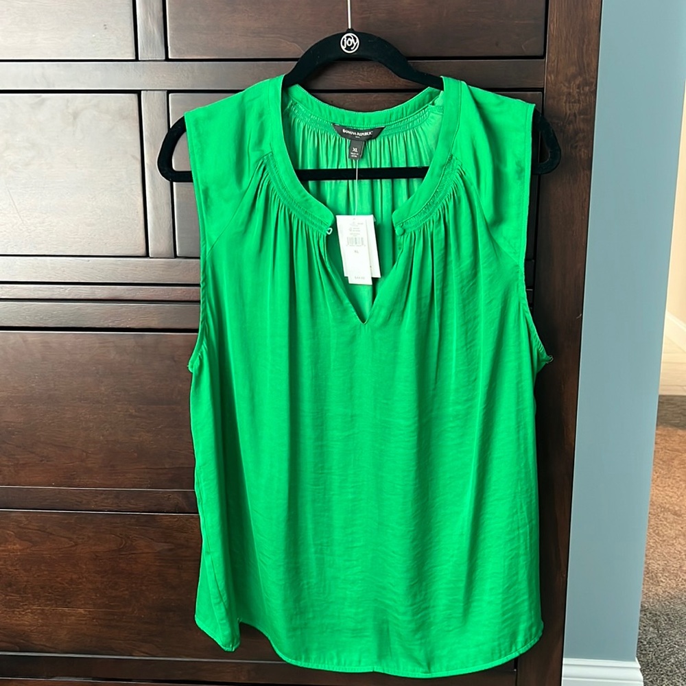 NWT - Kelly green sleeveless blouse.